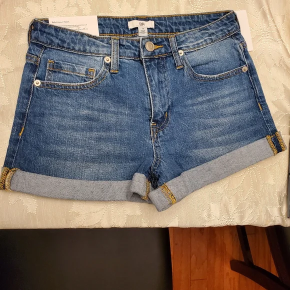 BP. Roll Cuff Stretch Denim Shorts in Authentic Blue Wash - Picture 7 of 7